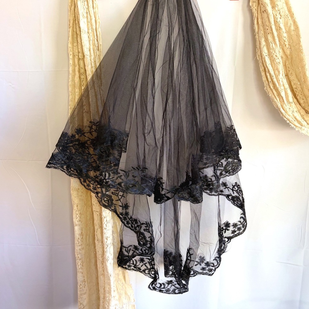 Black Floral Lace Trim Wedding Veil Fingertip Length Gothic Bridal Hair Comb